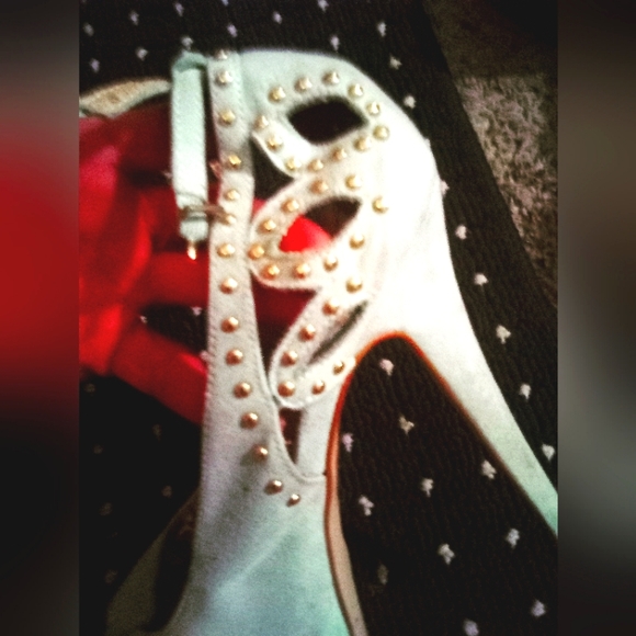 Size 8 sexy suede light turquoise heels w/gold runestones on the top side - Picture 1 of 3